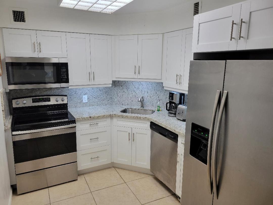 2 Bedroom 2 Bath Beachfront Condo On Miami Beach Millionaire Row Buitenkant foto