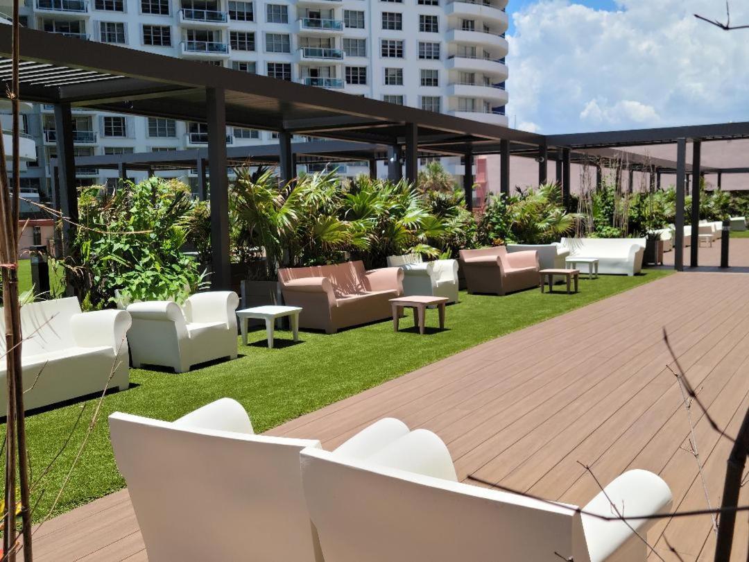 2 Bedroom 2 Bath Beachfront Condo On Miami Beach Millionaire Row Buitenkant foto