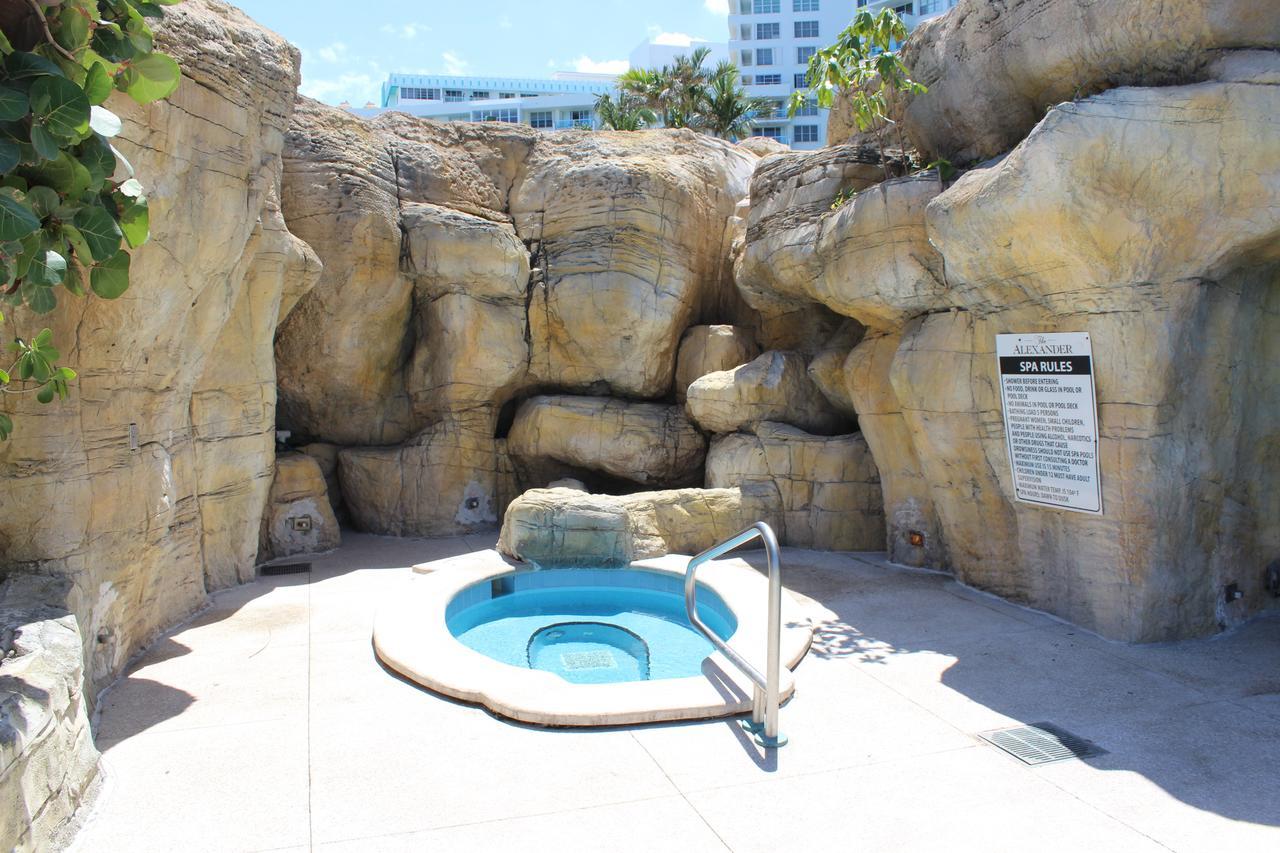 2 Bedroom 2 Bath Beachfront Condo On Miami Beach Millionaire Row Buitenkant foto